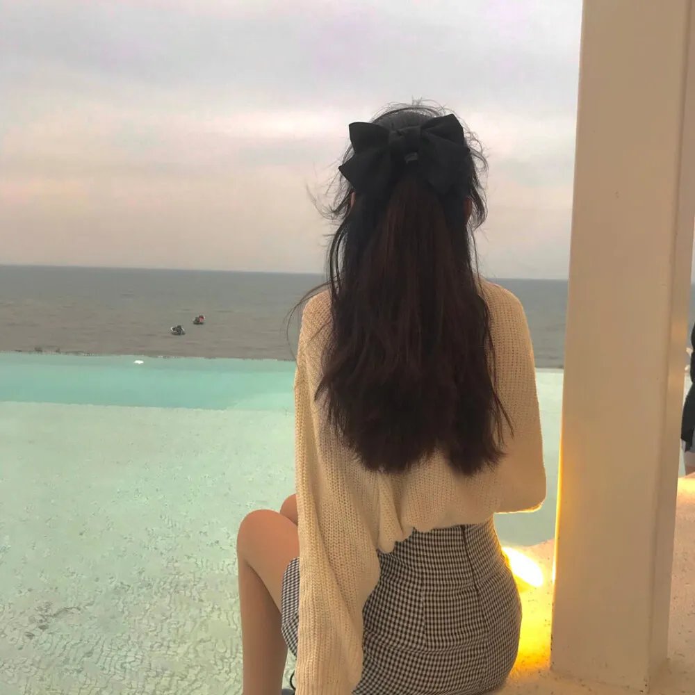 在大雪封闭的山庄里